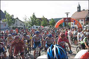 Etappenstart in Grafenhausen. Foto: trans-schwarzwald.de