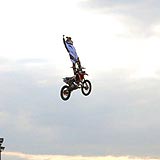 Fabian Bauersachs konnte trotz starken Windes in Lüneburg überzeugen und den Sieg des 3. Laufes zur Deutschen FMX Meisterschaft einfahren. Foto: IFMXF.com