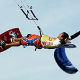 Kitesurfer in St. Peter-Ording. Foto: HOCH ZWEI, Malte Christians