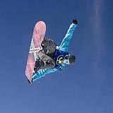 Peetu Piiroinen in der Laaxer Halfpipe. Foto: Stadler