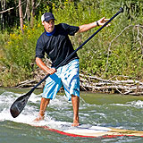 Stand Up Paddling auf der Isar. Foto: Stephan Gölnitz/Starboard