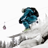 Freeskier Bastian Bäumer macht den LVS Ausrüstungstest in Hochfügen. Foto: Paul Masukowitz