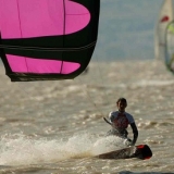 Kitesurf-Action am Neusiedler See. Foto: Roberto Foresti Canon