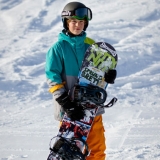 Nicola mit Kind beim Snowboarden.  Foto: Veranstalter